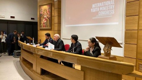 Un momento dell'intervento del cardinale Farrell al Congresso internazionale “Per una pastorale giovanile sinodale: nuovi stili e strategie di leadership”