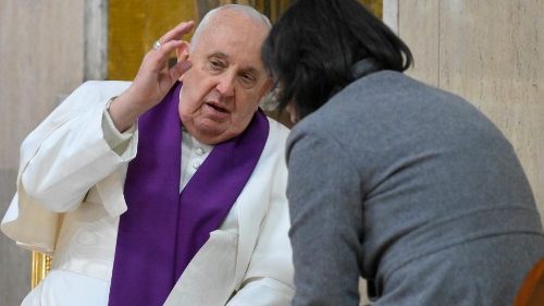 Papa Francesco durante il Sacramento della Riconciliazione