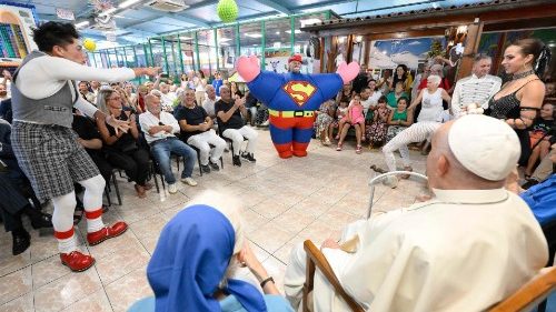 Papież odwiedził cyrkowców w Ostii: dziękuję, że dajecie ludziom uśmiech 