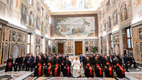 Francesco con i partecipanti alla Plenaria del Dicastero per l’Evangelizzazione, Sezione per le questioni fondamentali nel mondo