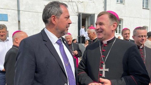 L'ambasciatore ucraino presso la Santa Sede Andriy Yurash e monsignor Pavlo Honcharuk, vescovo di Kharkiv-Zaporizhzhia dei Latini