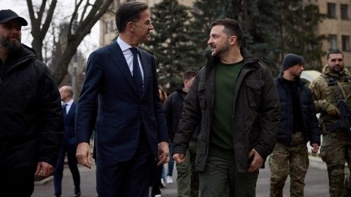 Il presidente  Zelenskiy con il primo ministro olandese uscente  Mark Rutte a Kharkiv