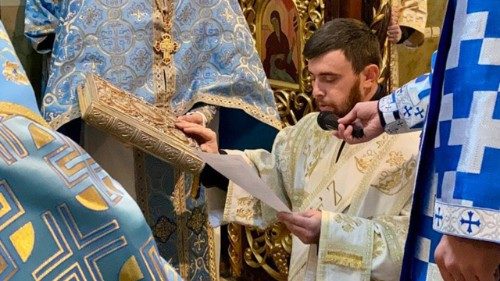 Don Petro Mandzyak durante la sua ordinazione sacerdotale 