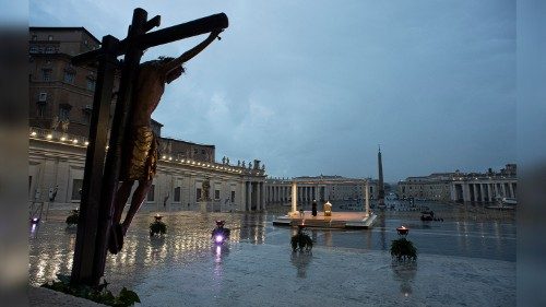 2020.12.24-Marzo.-Il-Papa-e-sul-sagrato-della-Basilica-di-San-Pietro-per-il-momento-straor.jpg