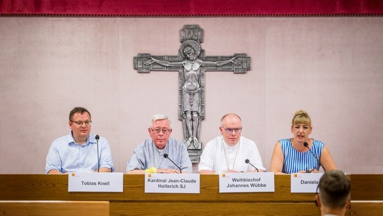 Un momento della conferenza stampa (© Conferenza episcopale tedesca/Maximilian von Lachner)