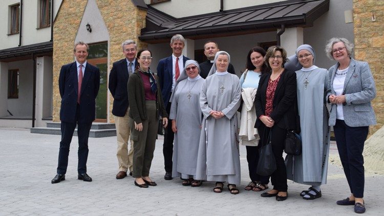 The Albertine sisters and a delegation from Aid to the Church in Need in front of the house opened in 2024